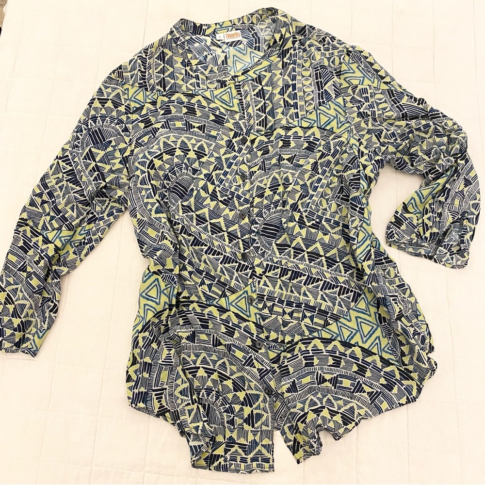 Tianello Green Geometric Button Down Shirt - Picture 2 of 7